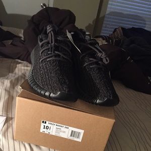 Selling pirate black 2015 yeezys 350s V1 size 10.5